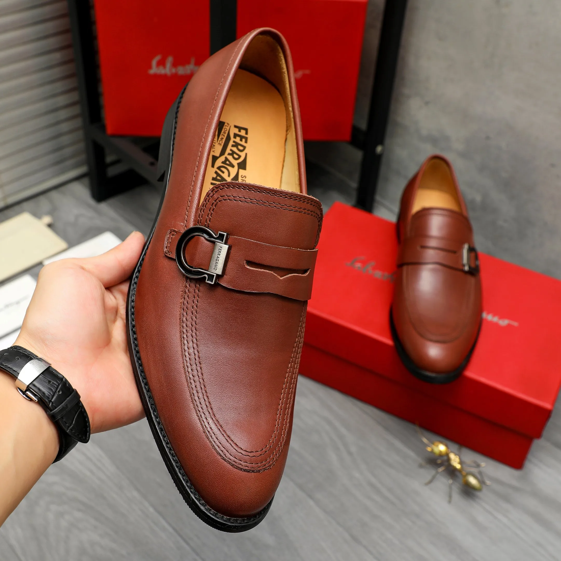 Men's men's shoes💰460 Product trademark: Ferragamo "Ferragamo" business slip-on leather shoes Regular size: 39-44 Product materials: Selected high-quality cowhide upper, cowhide lining, original outsole